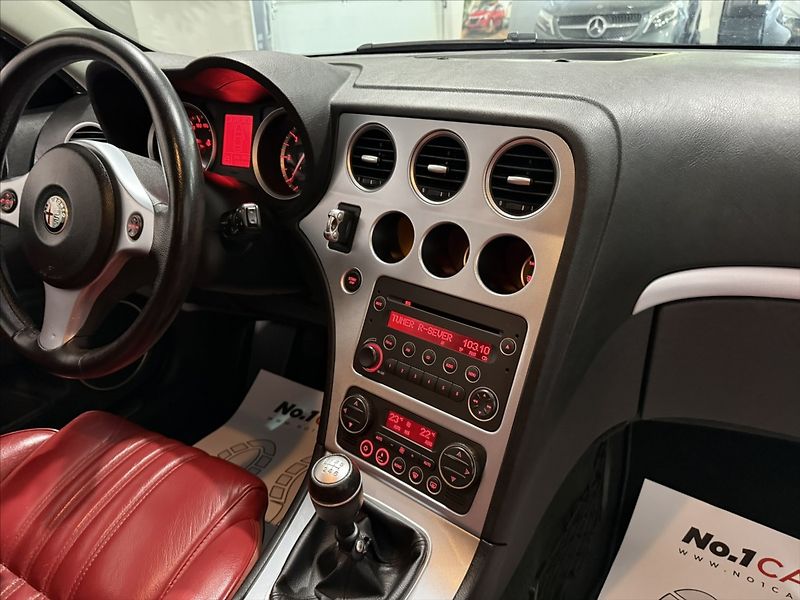 Alfa Romeo 159 2,4   JTDm V5 147 kW BOSE TOP - fotka 21 z 40