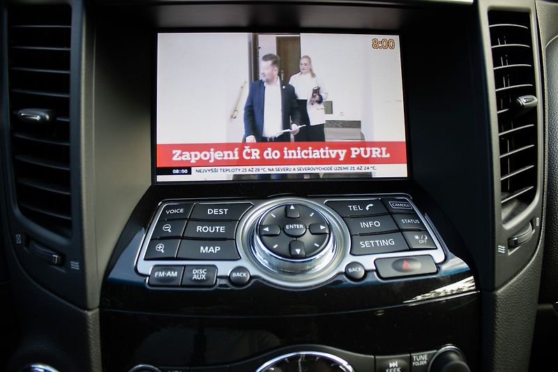 Infiniti QX70 Verze S, servisované, DVB-T - fotka 26 z 53