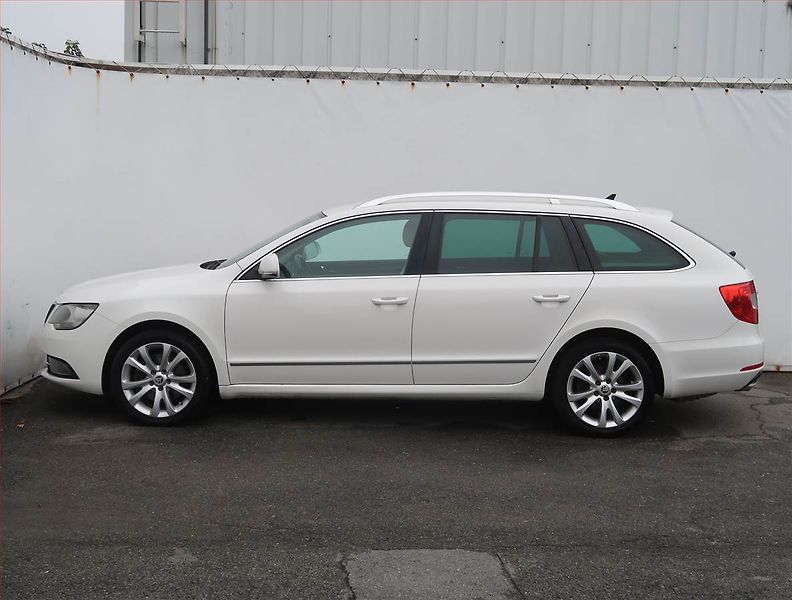 Škoda Superb (2013) Elegance 2.0 TDI, Navi - fotka 3 z 25