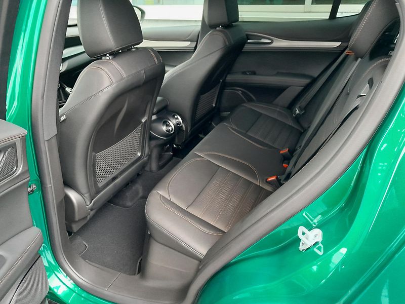 Alfa Romeo Stelvio (2026) Intensa  4x4 2,0 280PS - fotka 17 z 37