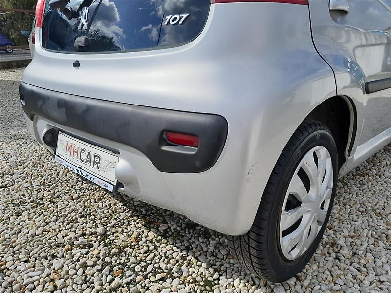 Peugeot 107 1,0i 50kW AUTOMAT - fotka 15 z 38