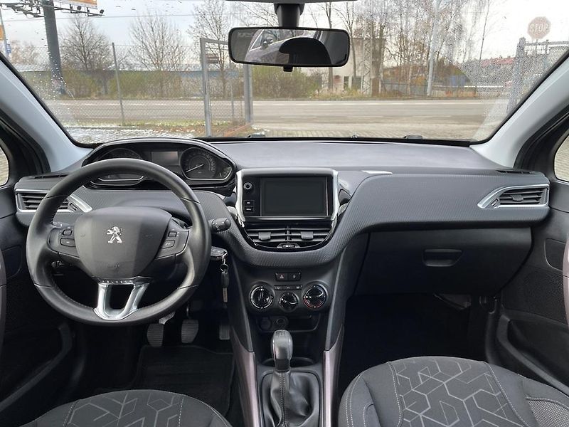 Peugeot 2008 Style 1.2 PureTech serviska - fotka 8 z 16