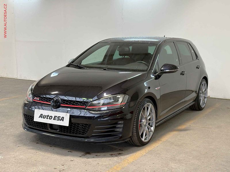 Volkswagen Golf (2015) 2.0 TFSi, GTi, DSG, bixen - fotka 3 z 18
