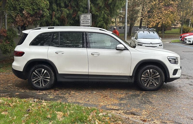 Mercedes-Benz GLB (2023) - fotka 7 z 15