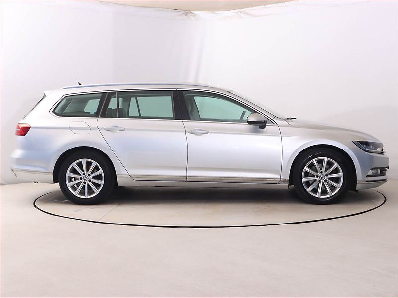 Volkswagen Passat (2017) 2.0 TDI, Kůže, Navi, Tempomat - fotka 6 z 24