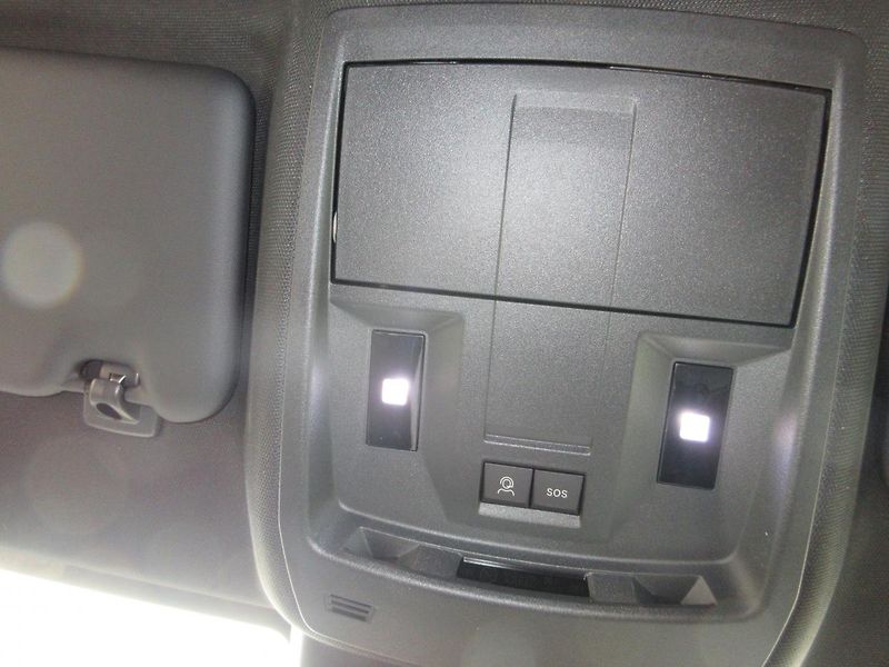 Peugeot 5008 GT Elektromotor 157 kW / 210 k - fotka 25 z 27