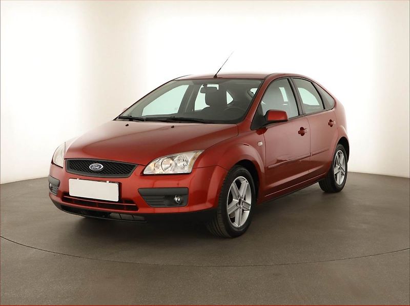 Ford Focus (2007) 1.6 16V, po STK, rezervace - fotka 2 z 13