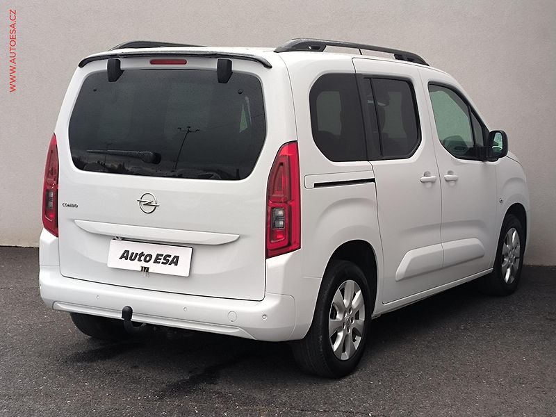 Opel Combo (2022) 1.5CDTi, 1.maj,ČR, Elegance - fotka 4 z 19