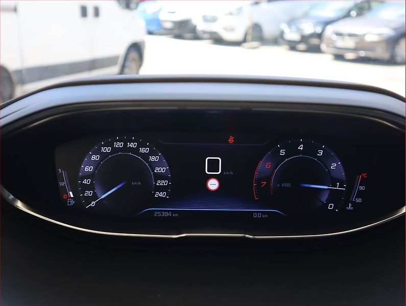 Peugeot 3008 (2018) 1.2 PureTech, Serv.kniha, Kůže - fotka 11 z 23