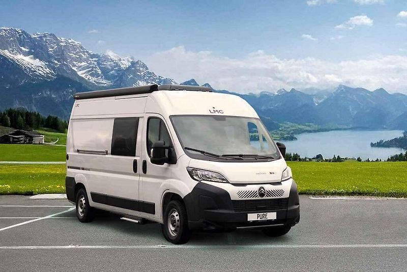 Kompaktní campervan LMC Innovan Pure 600 nabízí prostor pro tříčlennou rodinu.