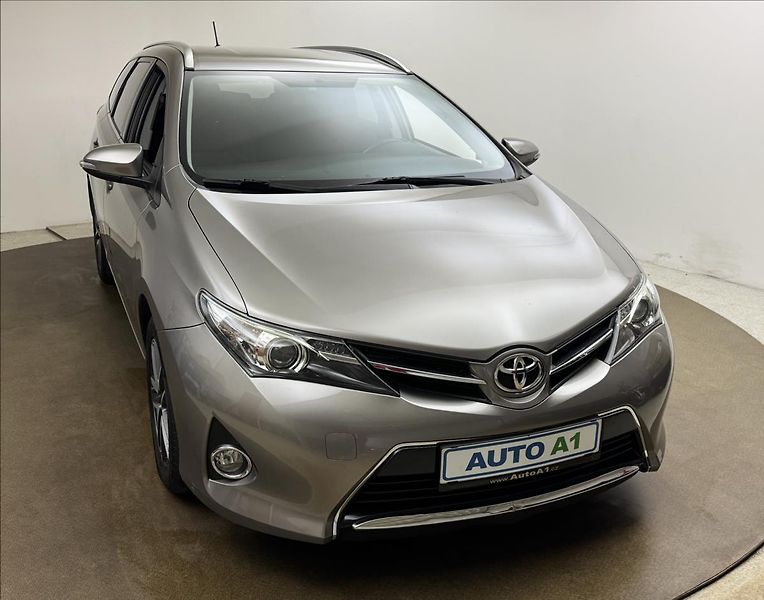 Toyota Auris 1,4 66kW NAVI KAMERA TAŽNÉ - fotka 3 z 32