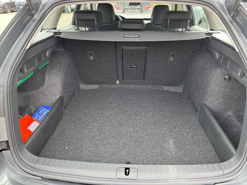 Škoda Octavia 1.5TSI SELECTION - fotka 23 z 23