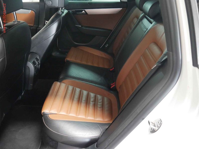 Volkswagen Passat (2012) 3.6 FSi 4x4, ČR, DSG, bixen - fotka 10 z 20