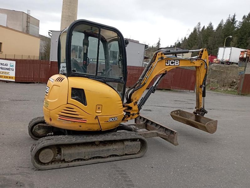 JCB (2012) 8030 - fotka 8 z 19