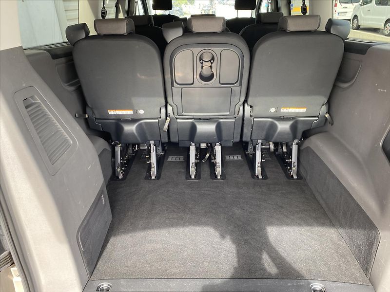 Ford Tourneo Custom 2,0 EcoBlue 125kW 8 Míst L2 - fotka 22 z 25
