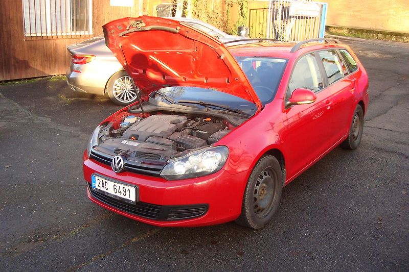 Volkswagen Golf (2011) VI.1.6TDi,ČR,S.kn1.MajSTK 8/27 - fotka 18 z 67