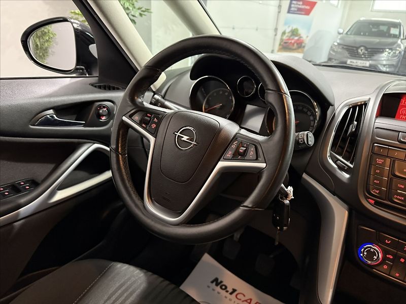 Opel Zafira 1,4   TURBO COSMO VÝHŘEV TZ - fotka 25 z 49