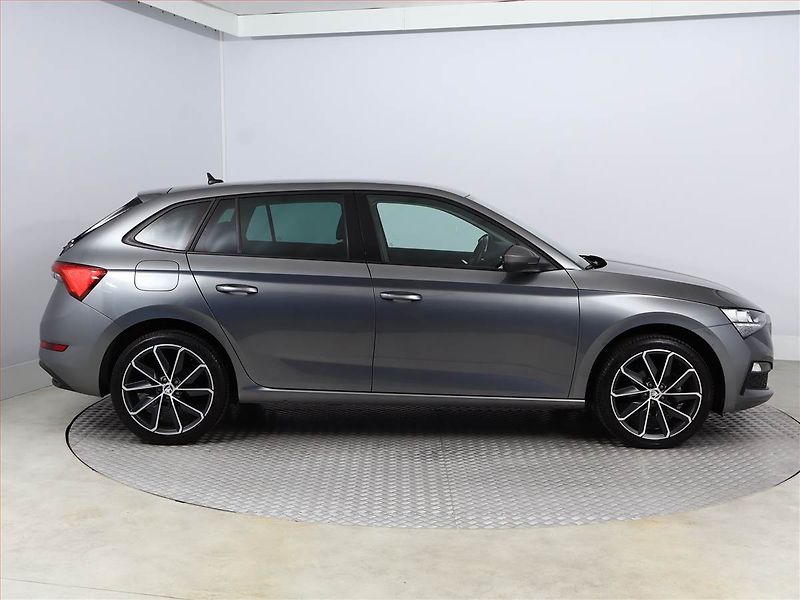 Škoda Scala (2022) 1.0 TSI, Tempomat - fotka 6 z 16