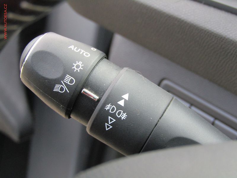 Peugeot 308 (2016) 2.0HDi, Xenon - fotka 15 z 18