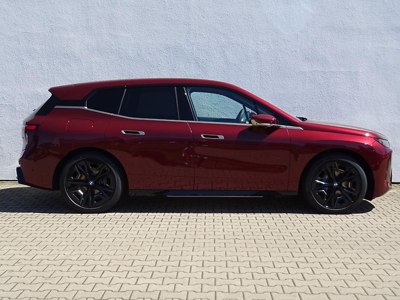 BMW iX xDrive45 - fotka 5 z 7