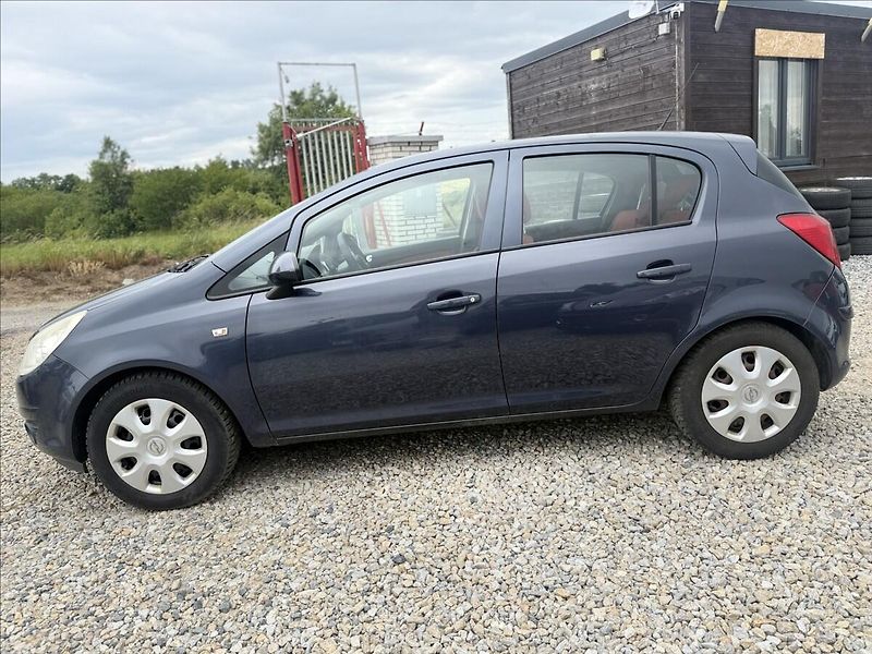 Opel Corsa 1,4 i KLIMA - fotka 8 z 21