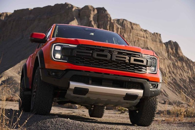 Ford Ranger Raptor v plné jízdě