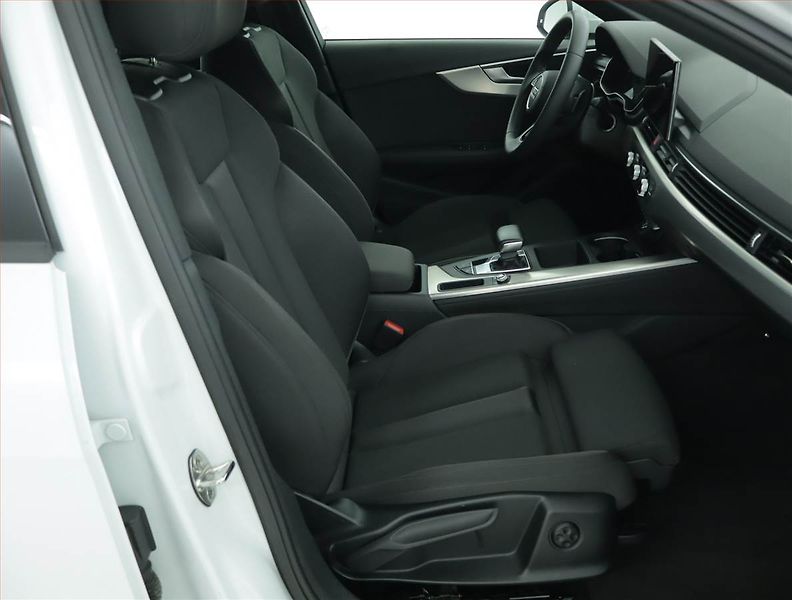 Audi A4 (2024) 2.0 TDI - fotka 9 z 16