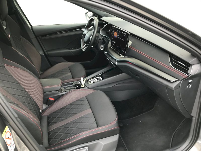 Škoda Octavia (2025) RS TS195/2.0A7F - fotka 13 z 25