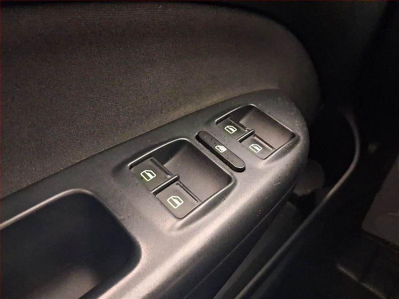 Škoda Octavia (2011) Elegance 1.6 TDI, Serv.kniha - fotka 16 z 19