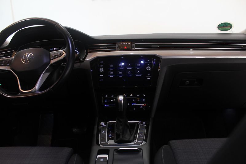 Volkswagen Passat (2021) 2.0TDI DSG LED Nez.Topení - fotka 33 z 36