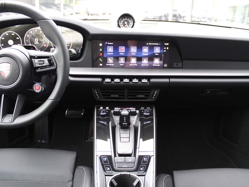 Porsche 911 (2026) Carrera 4S Lift InnoDrive BOSE - fotka 18 z 30