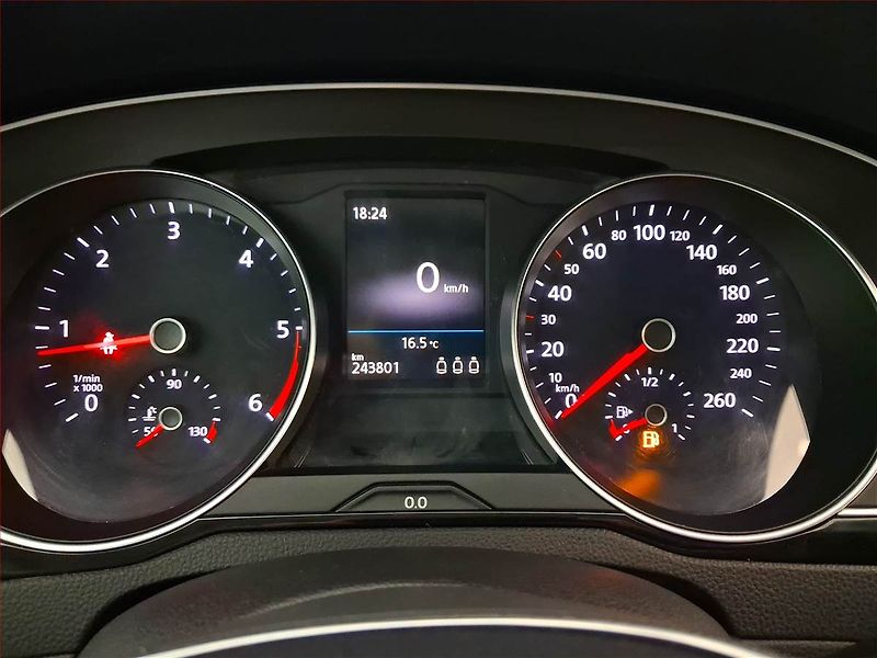 Volkswagen Passat (2017) Highline 2.0 TDI, Kůže - fotka 11 z 20