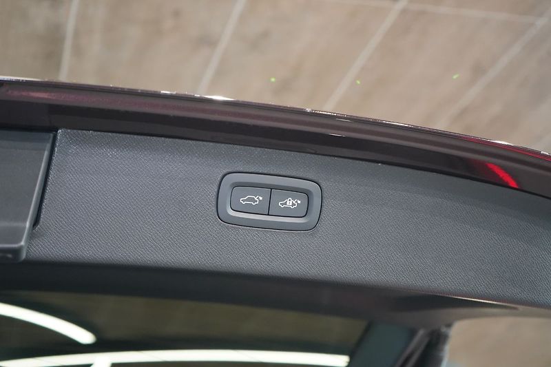 Volvo XC90 T8 PLUS Bright, Vzduch, 360° - fotka 17 z 50