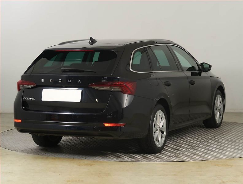 Škoda Octavia (2020) 2.0 TDI, Automat, Navi - fotka 5 z 27