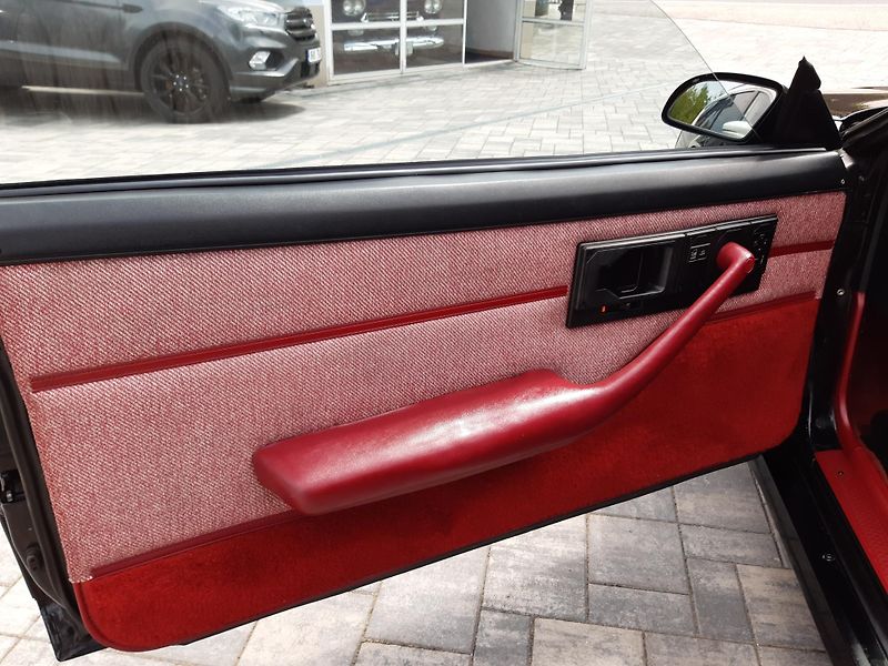 Chevrolet Camaro (1989) Z28 5,0V8 ConvertibleREZERVACE - fotka 16 z 28