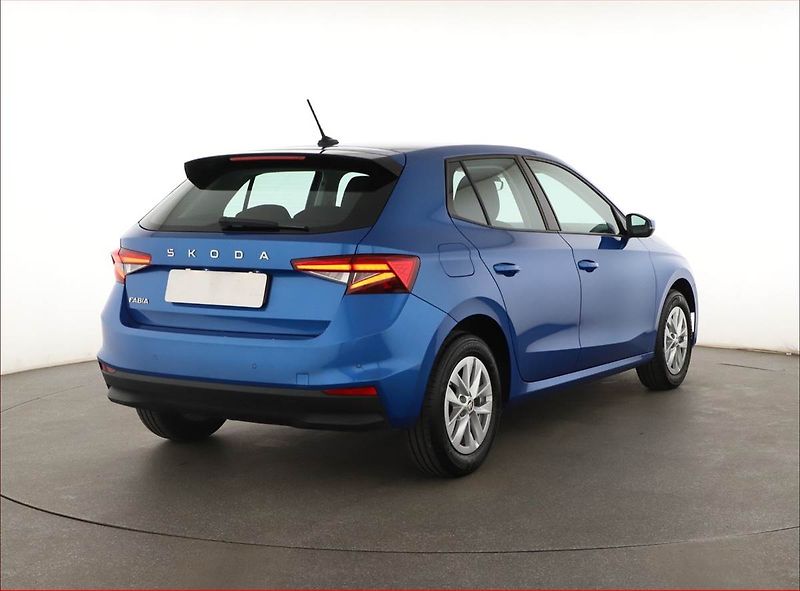 Škoda Fabia (2024) 1.0, SELECTION, DPH, SENZORY - fotka 5 z 18