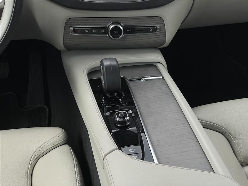 Volvo XC90 2,0 B5 AWD Plus Bright WEBA+TZ - fotka 11 z 25