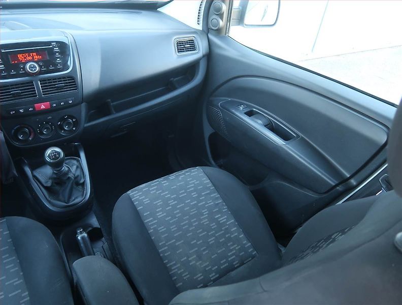 Opel Combo (2018) 1.4 16V, 5Míst, SR, 1Maj, DPH - fotka 8 z 15