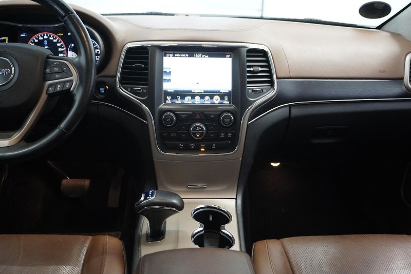 Jeep Grand Cherokee 3,0 MJT V6 4X4 AUTOMAT - fotka 26 z 33