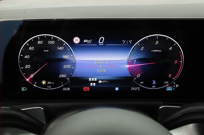 Mercedes-Benz GLB (2025) 200 d, AMG Line, Navigace - fotka 8 z 27