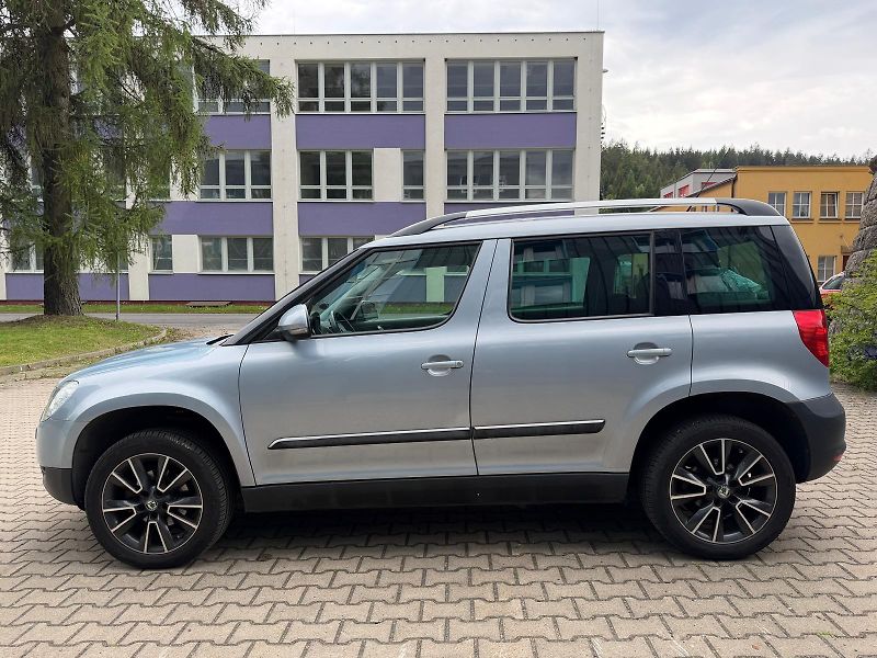 Škoda Yeti  2,0 TDI servis.k + sada pneu  - fotka 2 z 31