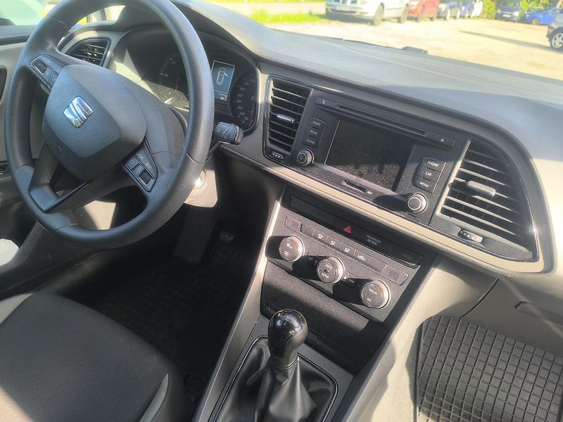 Seat Leon TDI,KRÁSNÝ,1MAJ58L,SERVISKA - fotka 9 z 28