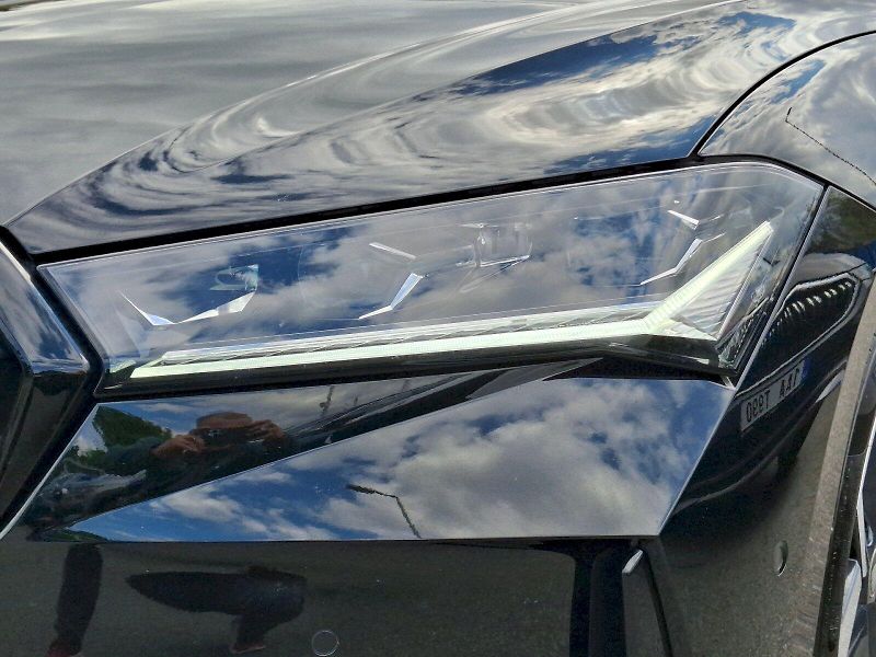 Škoda Superb (2025) iV SportLine DSG 1,5TSi 150kW - fotka 33 z 35