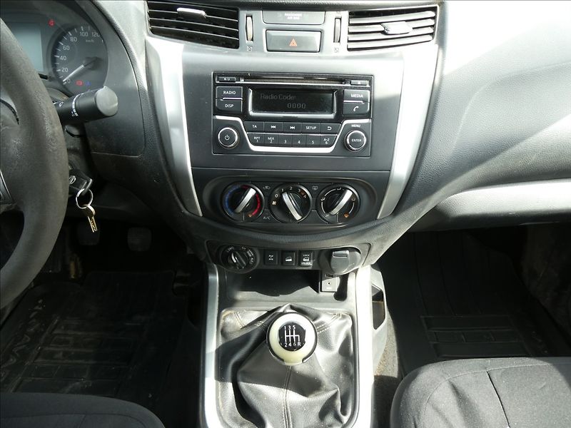 Nissan Navara 2,3 dCi 1.majitel,DPH,4x4,závě - fotka 18 z 28