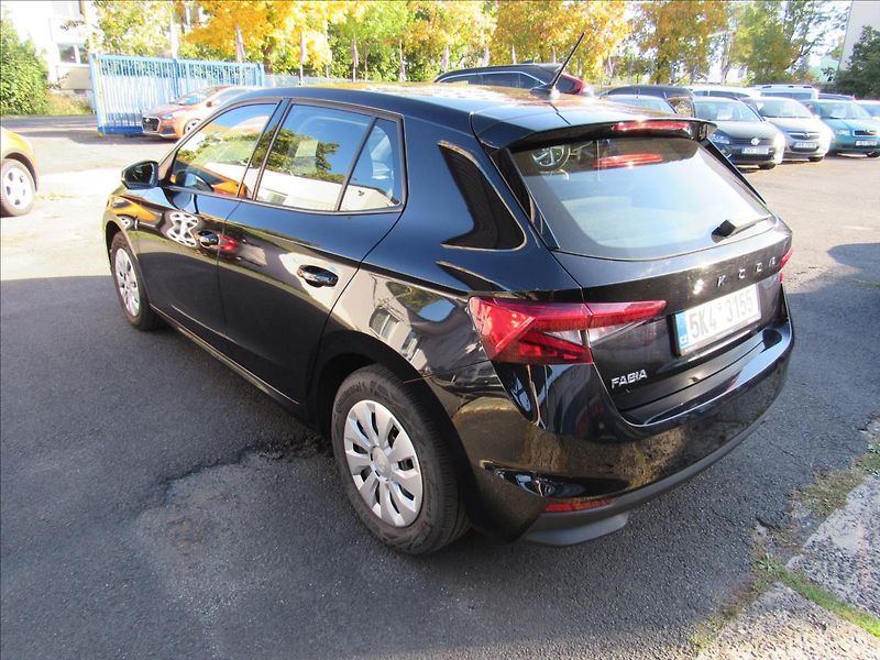 Škoda Fabia 1,0 MPi Ambition - fotka 4 z 29