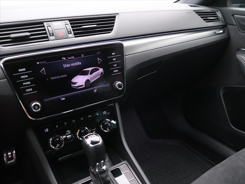 Škoda Superb 2,0 TDI 147kW DSG CZ Sportline - fotka 20 z 33