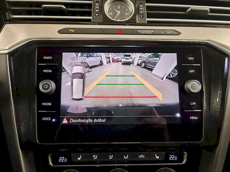 Volkswagen Passat (2015) Variant 2.0 TDI DSG 4x4 Highli - fotka 13 z 32