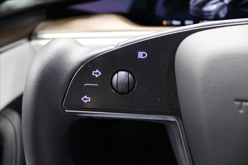Tesla Model S 0,0 1.majitel ZÁNOVNÍ ! - fotka 14 z 34