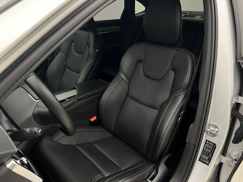 Volvo S90 B6 AWD R-Design - fotka 17 z 49