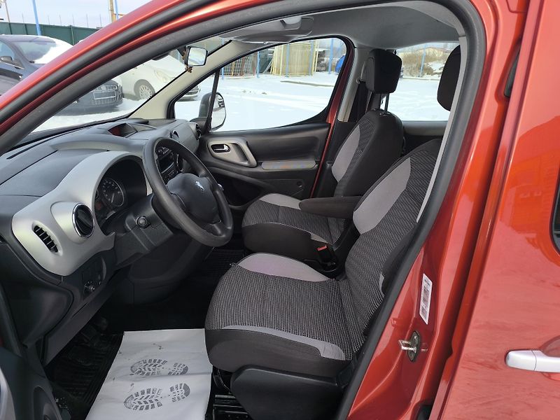 Peugeot Partner Tepee (2010) 1.6 HDi SERVISKA,DOLOŽENÉ KM - fotka 9 z 32